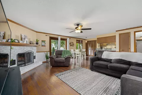 1307 Walker Ct, Auburn, IN 46706 photo 8