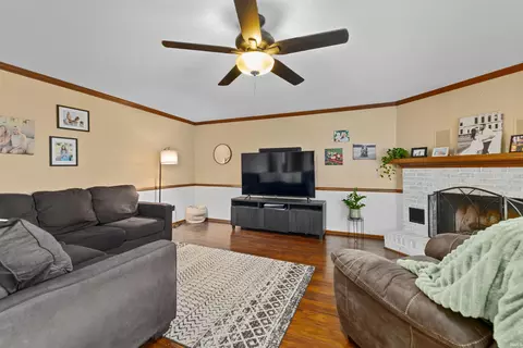 1307 Walker Ct, Auburn, IN 46706 photo 9