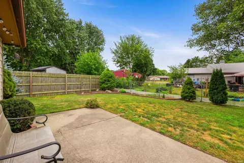1307 Walker Ct, Auburn, IN 46706 photo 6
