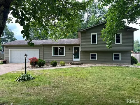 23392 Broadwood Dr, Elkhart, IN 46514