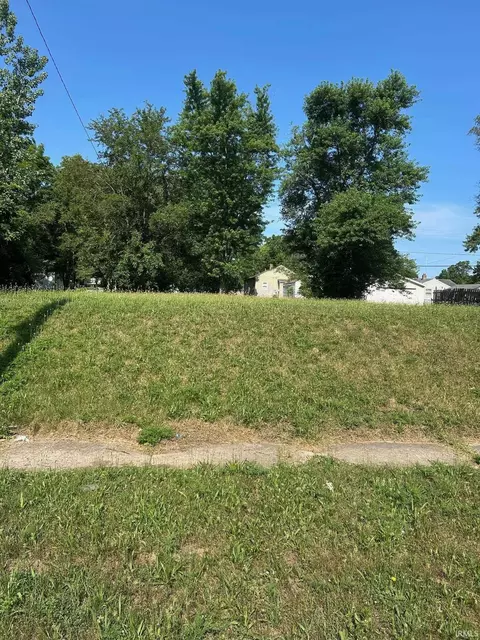 1737 Obrien St, South Bend, IN 46628