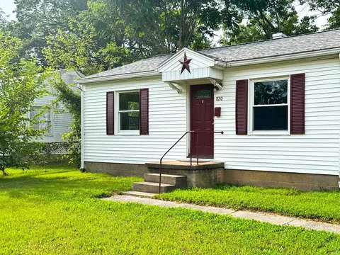 820 Ridgeway Ave, Evansville, IN 47715