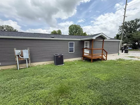 1020 E Glezen St, Petersburg, IN 47567