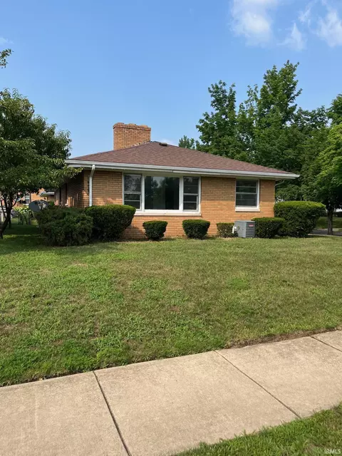 Exterior - 1045 Eclipse Pl, South Bend, IN 46628 photo 3 of 8