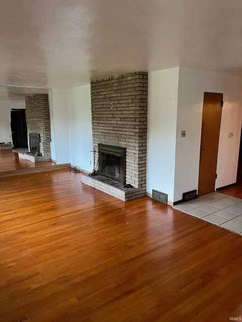 Living - 1045 Eclipse Pl, South Bend, IN 46628 photo 1 of 2