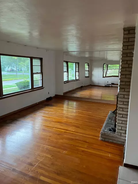 Living - 1045 Eclipse Pl, South Bend, IN 46628 photo 2 of 2