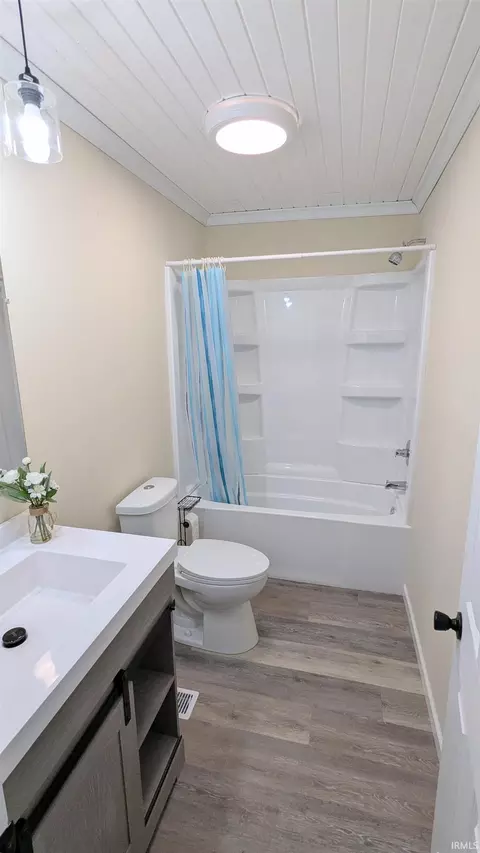 324 E Walnut St, Argos, IN 46501 photo 7
