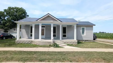 324 E Walnut St, Argos, IN 46501 photo 1
