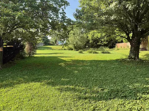 614 W Dixie St, Bloomington, IN 47403