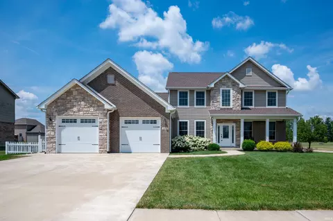 1005 N Fox Berry Dr, Yorktown, IN 47396
