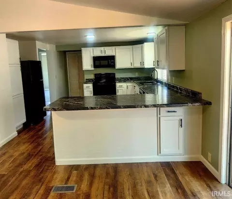8198 E Mcclintic Rd, Syracuse, IN 46567 photo 7