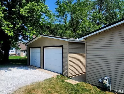 8198 E Mcclintic Rd, Syracuse, IN 46567 photo 2