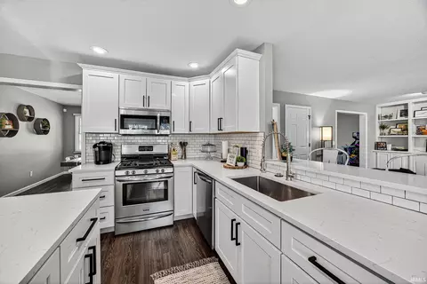10337 N Bicknell Dr, Granger, IN 46530 photo 5