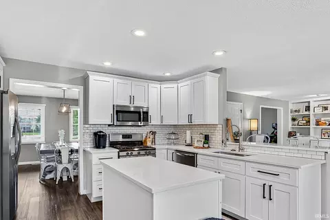 10337 N Bicknell Dr, Granger, IN 46530 photo 4
