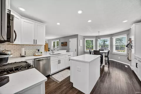 10337 N Bicknell Dr, Granger, IN 46530 photo 6