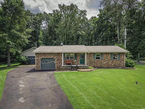 1067 W Northwood Rd, Boonville, IN 47601