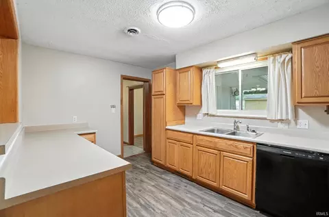 Kitchen - 4837 Dwight Dr, Fort Wayne, IN 46835 photo 3 of 3
