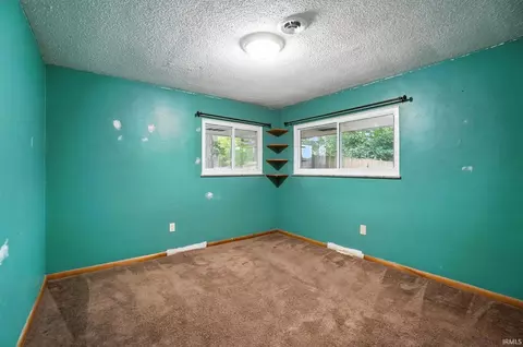 Bedroom - 4837 Dwight Dr, Fort Wayne, IN 46835 photo 5 of 6