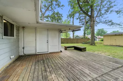 Exterior - 4837 Dwight Dr, Fort Wayne, IN 46835 photo 6 of 12