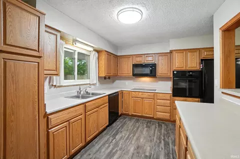 Kitchen - 4837 Dwight Dr, Fort Wayne, IN 46835 photo 2 of 3