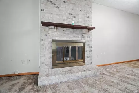 Living - 4837 Dwight Dr, Fort Wayne, IN 46835 photo 2 of 3