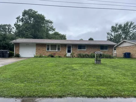 2213 S Woodbridge Dr, Yorktown, IN 47396