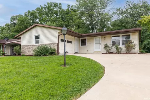 3622 Indian Creek Dr, Bloomington, IN 47403