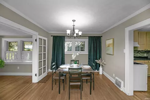 Dining - 818 Eckman St, South Bend, IN 46614 photo 2 of 4