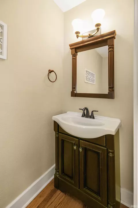 Bath - 818 Eckman St, South Bend, IN 46614 photo 1 of 2