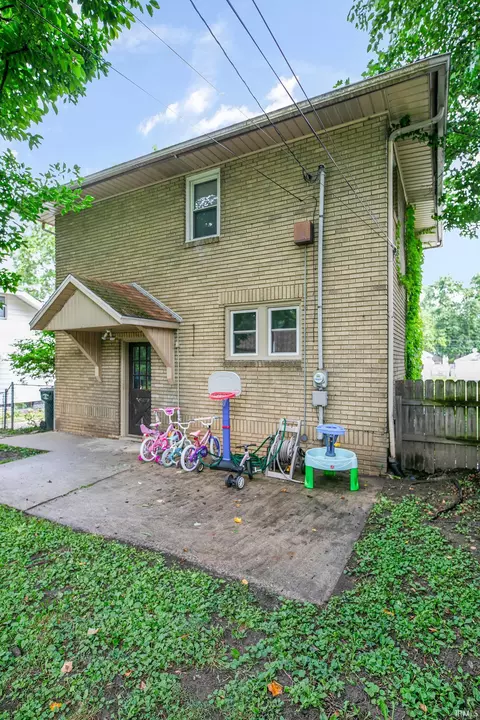 Exterior - 818 Eckman St, South Bend, IN 46614 photo 5 of 6