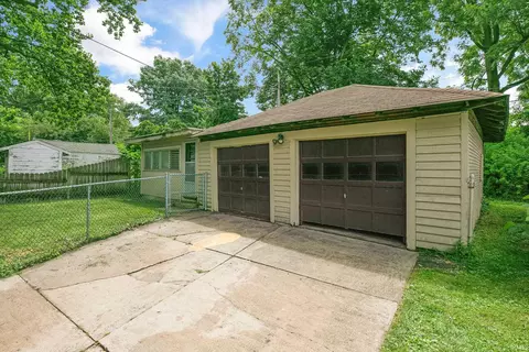 Exterior - 818 Eckman St, South Bend, IN 46614 photo 4 of 6