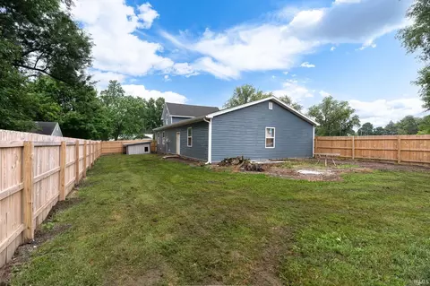 Exterior - 702 E Walnut St, Chalmers, IN 47929 photo 5 of 6