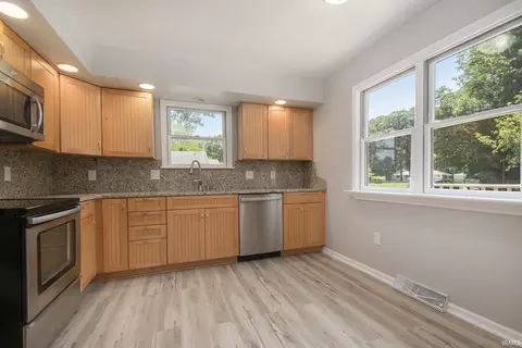 16630 Barton St, Granger, IN 46530 photo 8