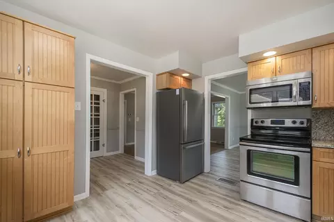16630 Barton St, Granger, IN 46530 photo 9