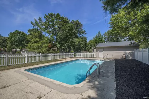 16630 Barton St, Granger, IN 46530 photo 23