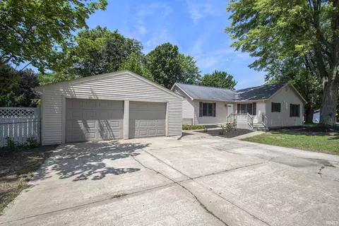 16630 Barton St, Granger, IN 46530 photo 2