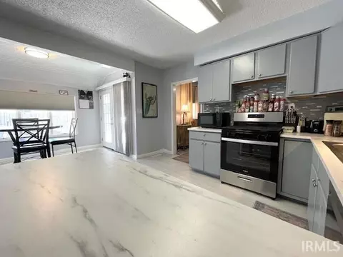 Kitchen - 1010 E 400 S, Kokomo, IN 46902 photo 2 of 4