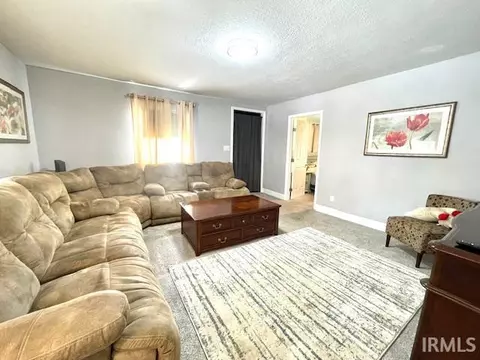 Living - 1010 E 400 S, Kokomo, IN 46902 photo 3 of 4
