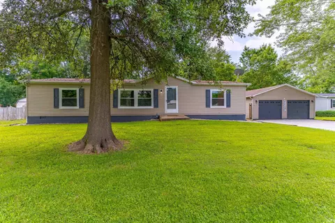 11300 Country Homes Dr, Evansville, IN 47712