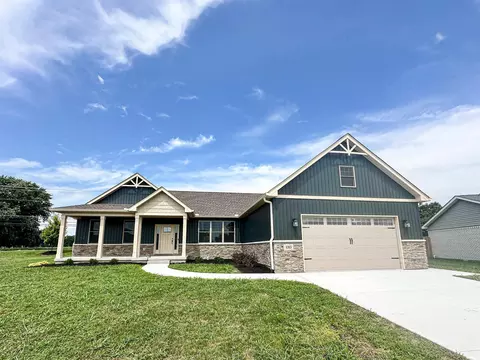 1313 N Wild Pine Dr, Yorktown, IN 47396