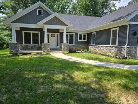 55521 Riverview Manor Dr, Elkhart, IN 46514