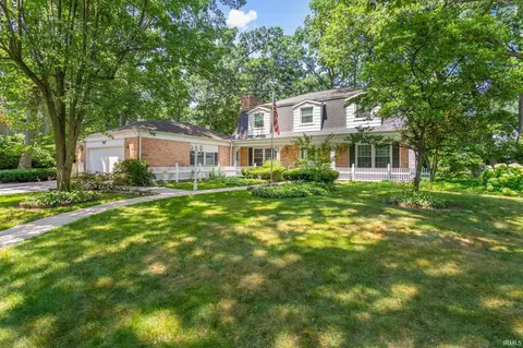 1600 Greenbrier Dr, Elkhart, IN 46514
