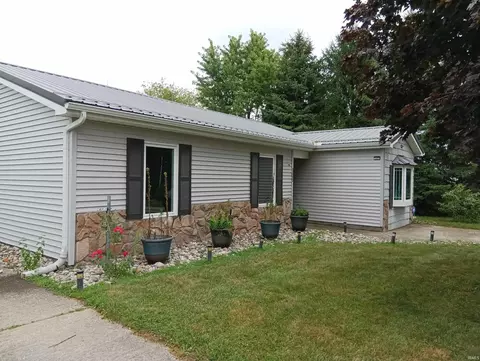 305 Chapel Ln, Ashley, IN 46705