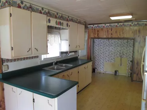 714 W Curry St, Mitchell, IN 47446 photo 3