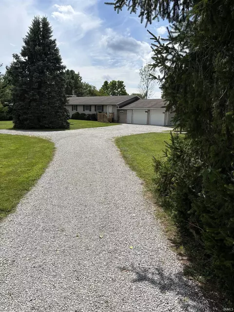 1454 S Gadbury Rd, Hartford City, IN 47348