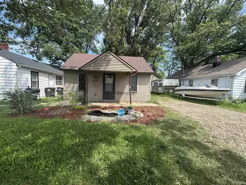 2033 Mckinnie Ave, Fort Wayne, IN 46806