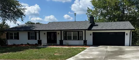 5612 Spring Lake Dr, Evansville, IN 47710