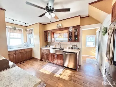 106 E Walnut St, Akron, IN 46910 photo 7