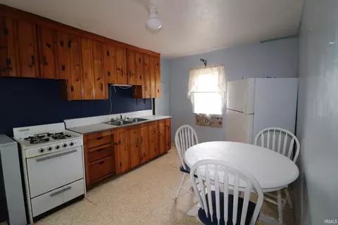147 S Broad St, Dunkirk, IN 47336 photo 4