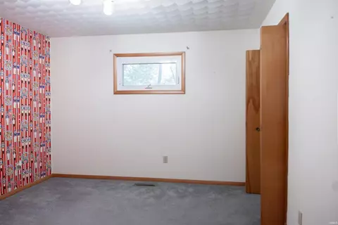 Bedroom - 1372 Yockey Rd, Mitchell, IN 47446 photo 5 of 10